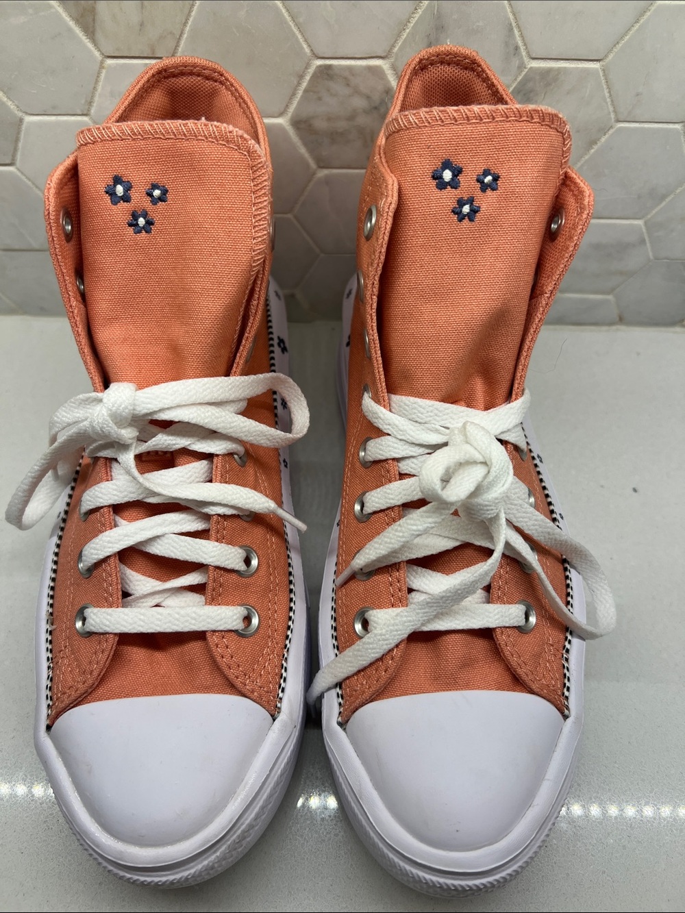 Converse Chuck Taylor All Star Platform Peach Embroidered womens sz 8
